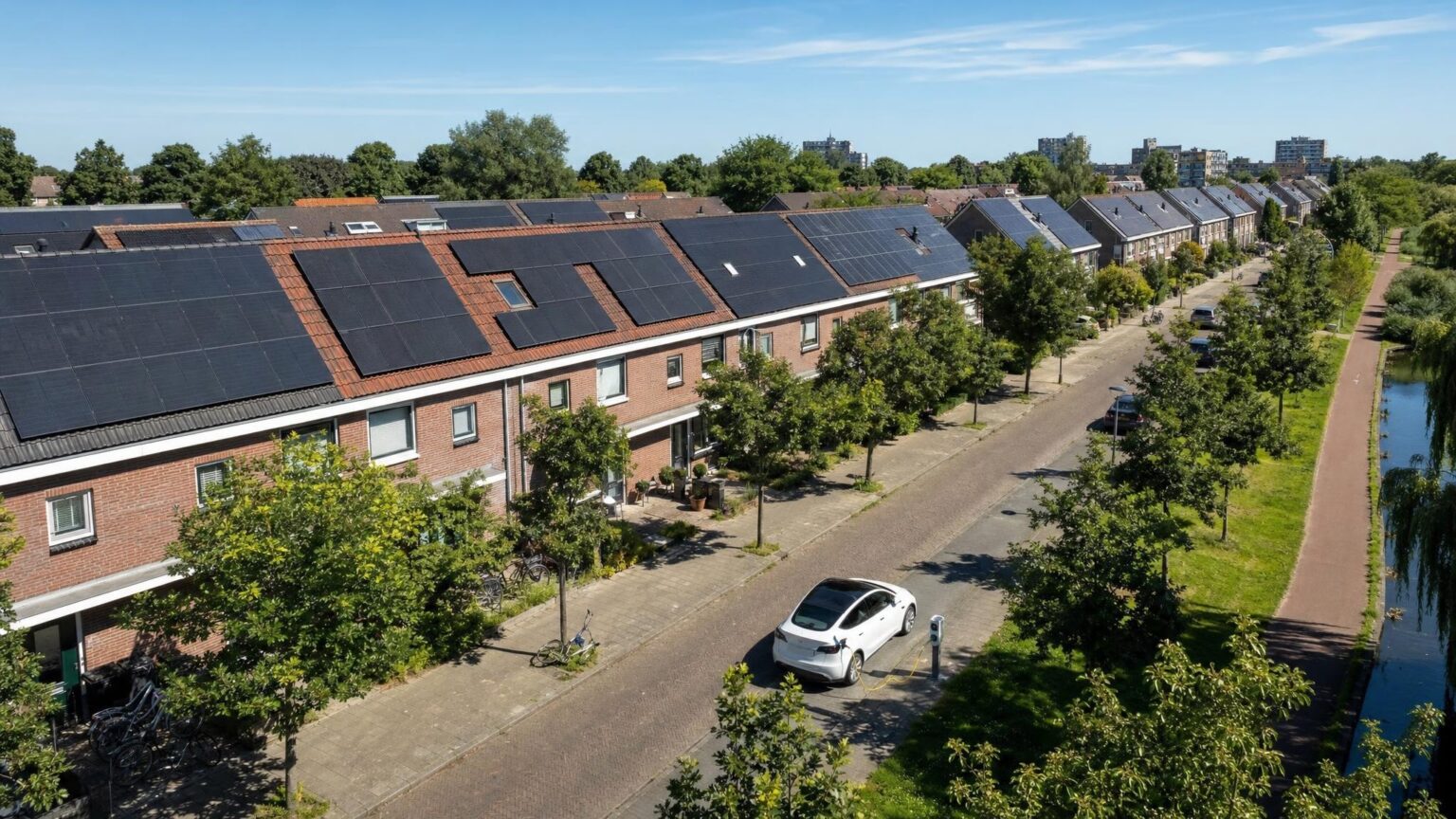 Zonnepanelen wekten in juni recordhoeveelheid stroom op: 3,95 miljard kWh